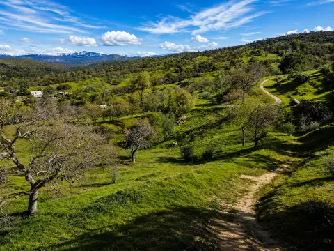 3 Lilley Mountain Dr, Coarsegold, CA 93614