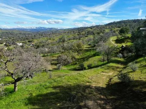 3 Lilley Mountain Dr, Coarsegold, CA 93614