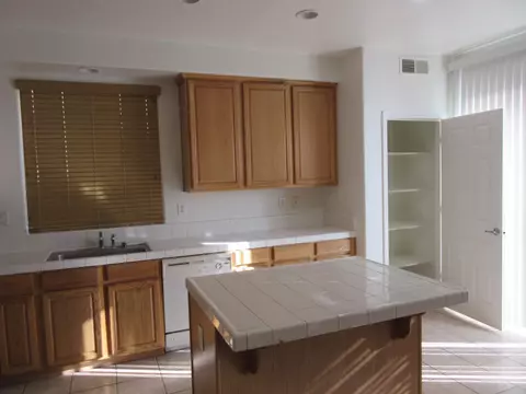 Kitchen - 1016 Papaya St, Madera, CA 93638 photo 3 of 5