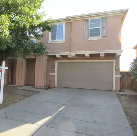 Exterior - 1016 Papaya St, Madera, CA 93638 photo 3 of 10