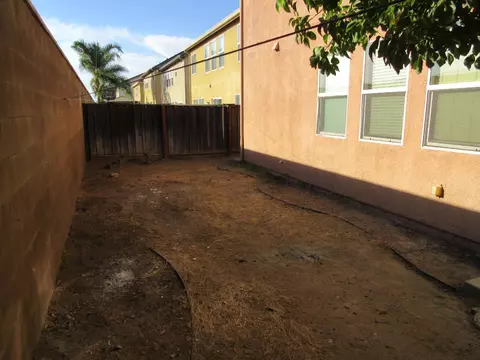Exterior - 1016 Papaya St, Madera, CA 93638 photo 7 of 10