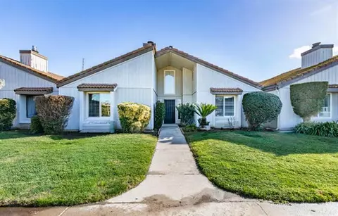 1940 Cougar Ln, Clovis, CA 93611