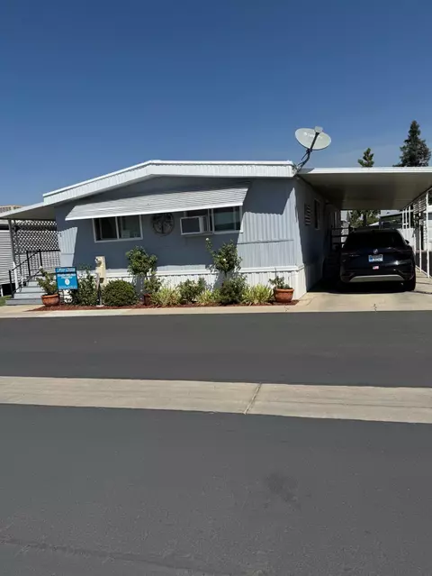 1500 W Villa #32, Clovis, CA 93612