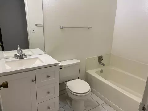 Bath - 14853 W Middleton, Kerman, CA 93630 photo 1 of 2