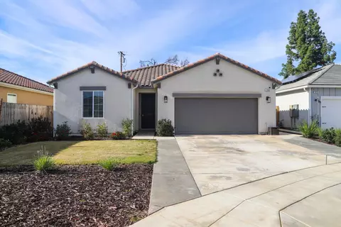 2040 Descanso Ave, Clovis, CA 93619