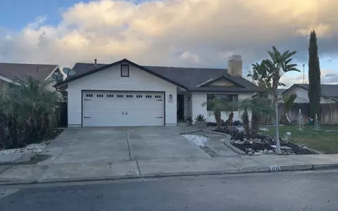 1713 Poppy Meadow Ct, Coalinga, CA 93210
