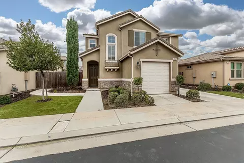 2047 E Makenna Dr, Fresno, CA 93730