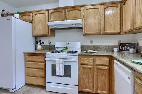 Kitchen - 5301 Farfalla Cir, Mariposa, CA 95338 photo 5 of 6