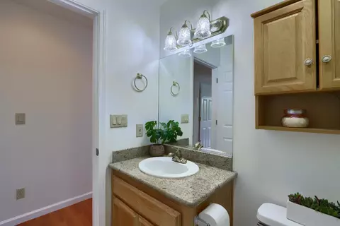 Bath - 5301 Farfalla Cir, Mariposa, CA 95338 photo 2 of 4