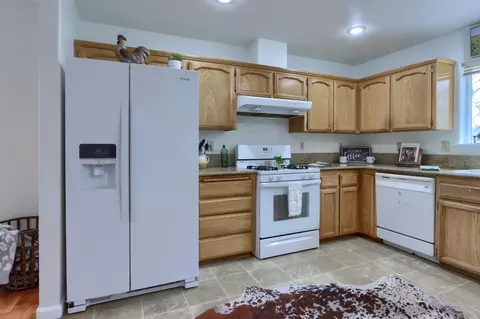 Kitchen - 5301 Farfalla Cir, Mariposa, CA 95338 photo 4 of 6