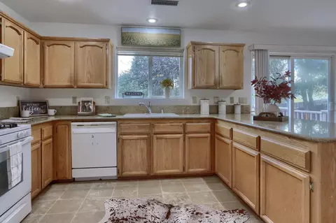 Kitchen - 5301 Farfalla Cir, Mariposa, CA 95338 photo 3 of 6