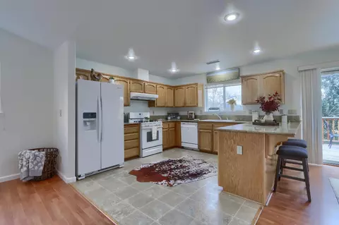 Kitchen - 5301 Farfalla Cir, Mariposa, CA 95338 photo 2 of 6