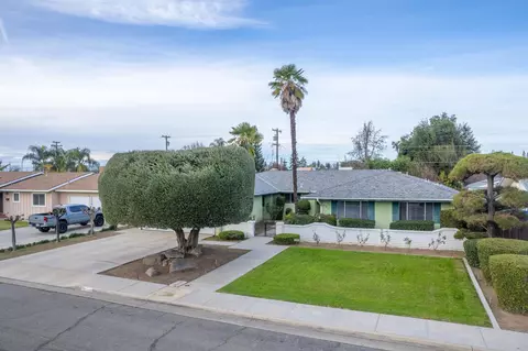1461 Windsor Dr, Kingsburg, CA 93631