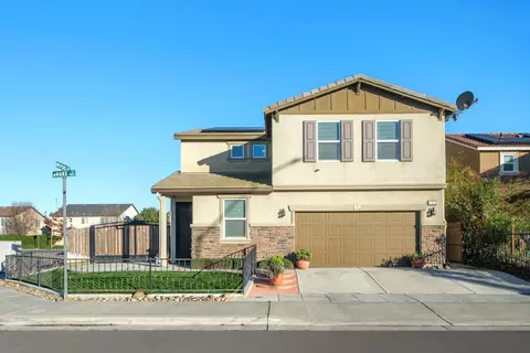 153 Drake St, Madera, CA 93638