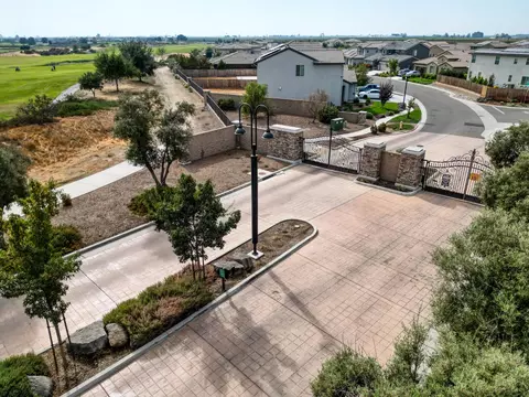 1267 Gold King Place Cir, Dinuba, CA 93618