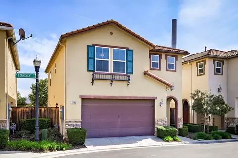 7102 N Refinement Dr, Fresno, CA 93711