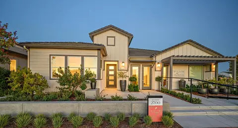 2071 N Rogers Ln, Clovis, CA 93619