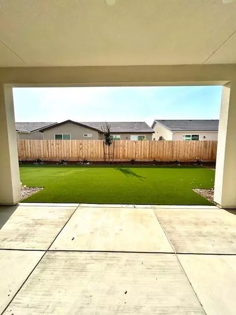 Exterior - 1604 Heirloom Ave, Clovis, CA 93619 photo 2 of 3
