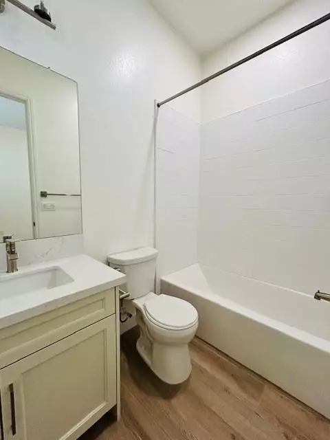 Bath - 1604 Heirloom Ave, Clovis, CA 93619 photo 2 of 5
