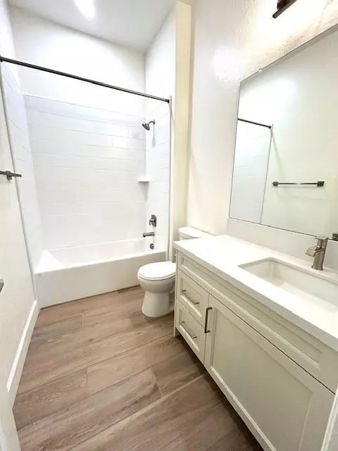Bath - 1604 Heirloom Ave, Clovis, CA 93619 photo 3 of 5