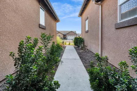 1890 Tamworth Ave, Tulare, CA 93274