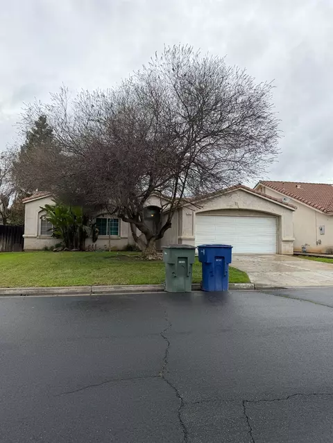 7441 N Ivanhoe Ave, Fresno, CA 93722