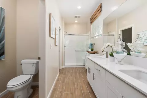 Bath - 6748 E Pine Ave, Fresno, CA 93727 photo 2 of 3