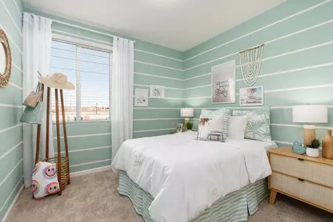 Bedroom - 6748 E Pine Ave, Fresno, CA 93727 photo 1 of 6