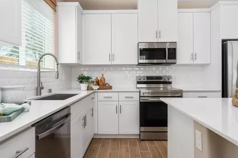 Kitchen - 6748 E Pine Ave, Fresno, CA 93727 photo 5 of 5