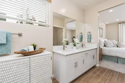 Bath - 6748 E Pine Ave, Fresno, CA 93727 photo 3 of 3