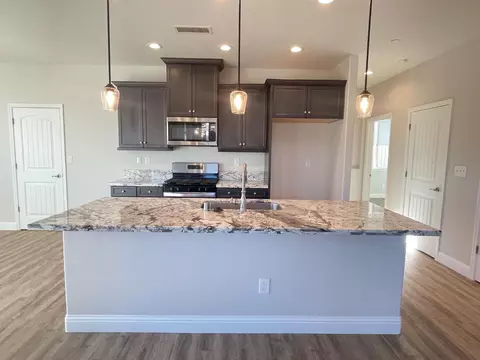 15783 W Crimson Ave, Kerman, CA 93630