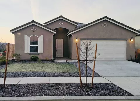 15783 W Crimson Ave, Kerman, CA 93630