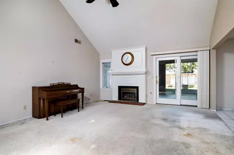 2061 Santa Ana Ave, Clovis, CA 93611