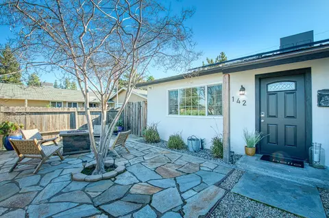 142 9th St, Clovis, CA 93612