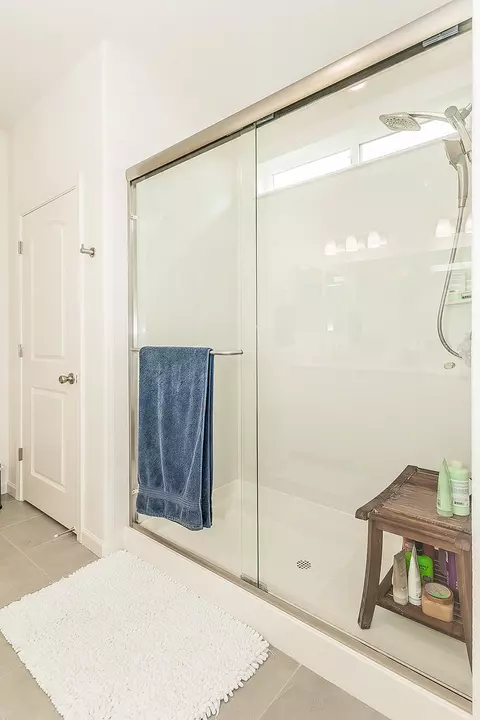 Bath - 644 Rock Crest Ave, Madera, CA 93636 photo 2 of 4
