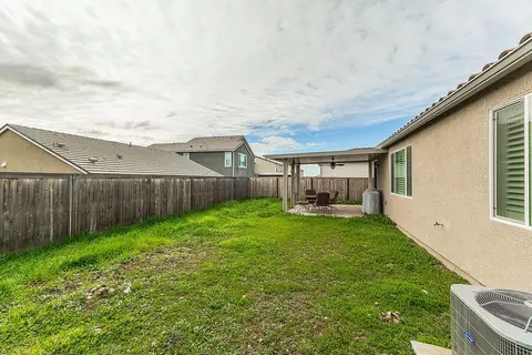 Exterior - 644 Rock Crest Ave, Madera, CA 93636 photo 4 of 7