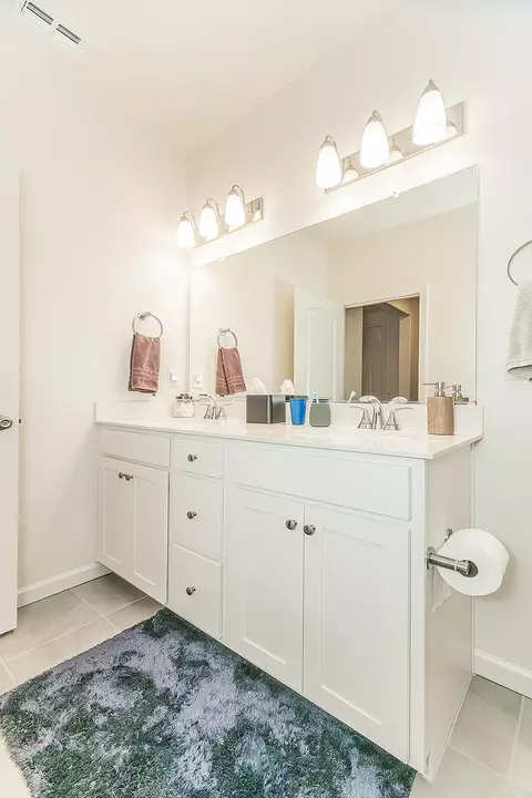 Bath - 644 Rock Crest Ave, Madera, CA 93636 photo 3 of 4