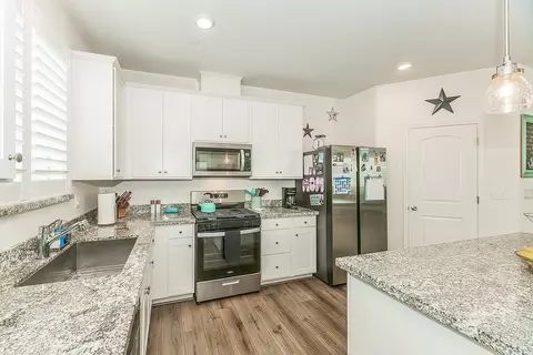 Kitchen - 644 Rock Crest Ave, Madera, CA 93636 photo 3 of 4
