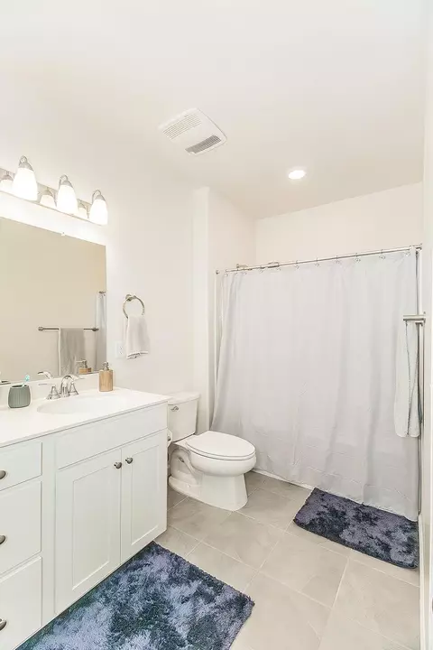 Bath - 644 Rock Crest Ave, Madera, CA 93636 photo 4 of 4