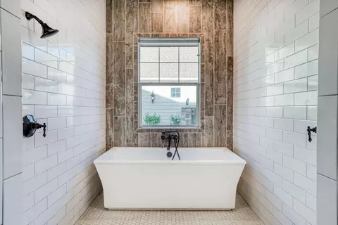 Bath - 11660 Rusty Spur Ln, Clovis, CA 93619 photo 6 of 7