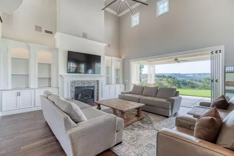 Living - 11660 Rusty Spur Ln, Clovis, CA 93619 photo 2 of 5