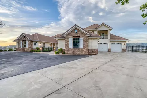 Exterior - 11660 Rusty Spur Ln, Clovis, CA 93619 photo 15 of 38