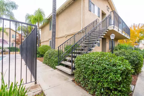 3739 W Bullard Ave #221, Fresno, CA 93711