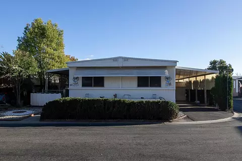 221 W Herndon Ave #27, Fresno, CA 93650