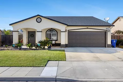 8611 Gardenia Ave, Parlier, CA 93648