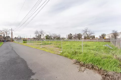 1 Spruce St, Tulare, CA 93274