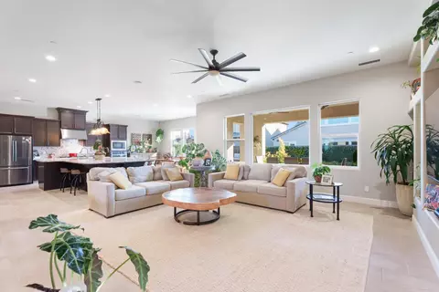 Living - 822 Overstone Ave, Madera, CA 93636 photo 2 of 5