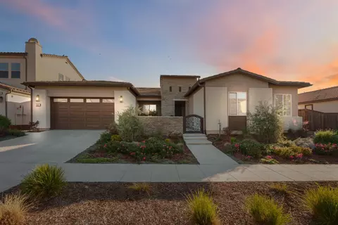 Exterior - 822 Overstone Ave, Madera, CA 93636 photo 6 of 9