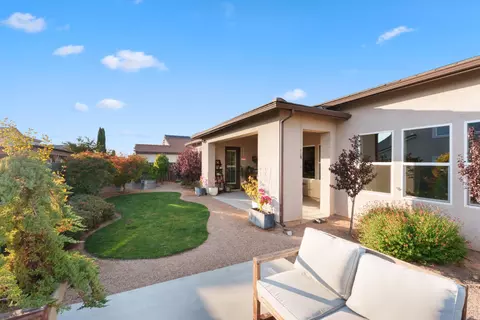 Exterior - 822 Overstone Ave, Madera, CA 93636 photo 4 of 9