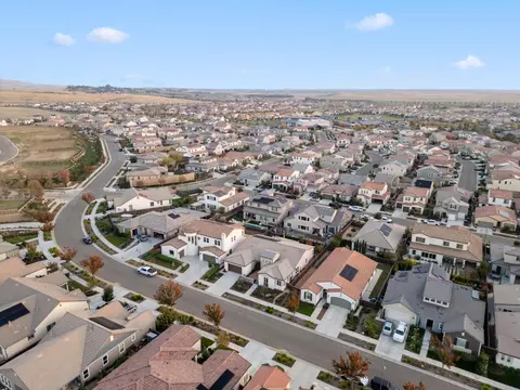View/Area - 822 Overstone Ave, Madera, CA 93636 photo 4 of 9